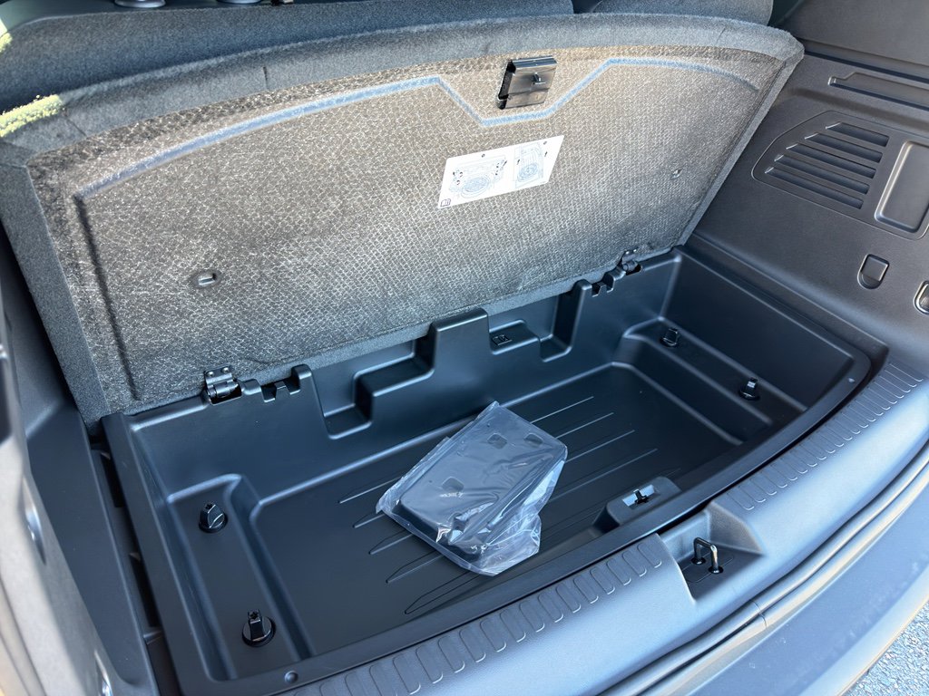 New 2026 Chevrolet Traverse LT w/ Midnight/Sport Edition image 6