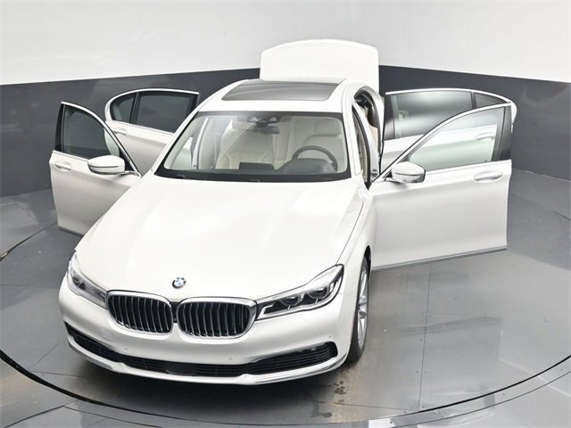 Used 2017 BMW 750i image 59