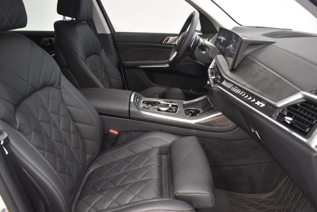 Used 2024 BMW X7 xDrive40i AWD/4WD image 19