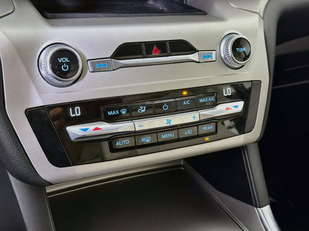 Used 2020 Ford Explorer XLT w/ Equipment Group 202A RWD image 19