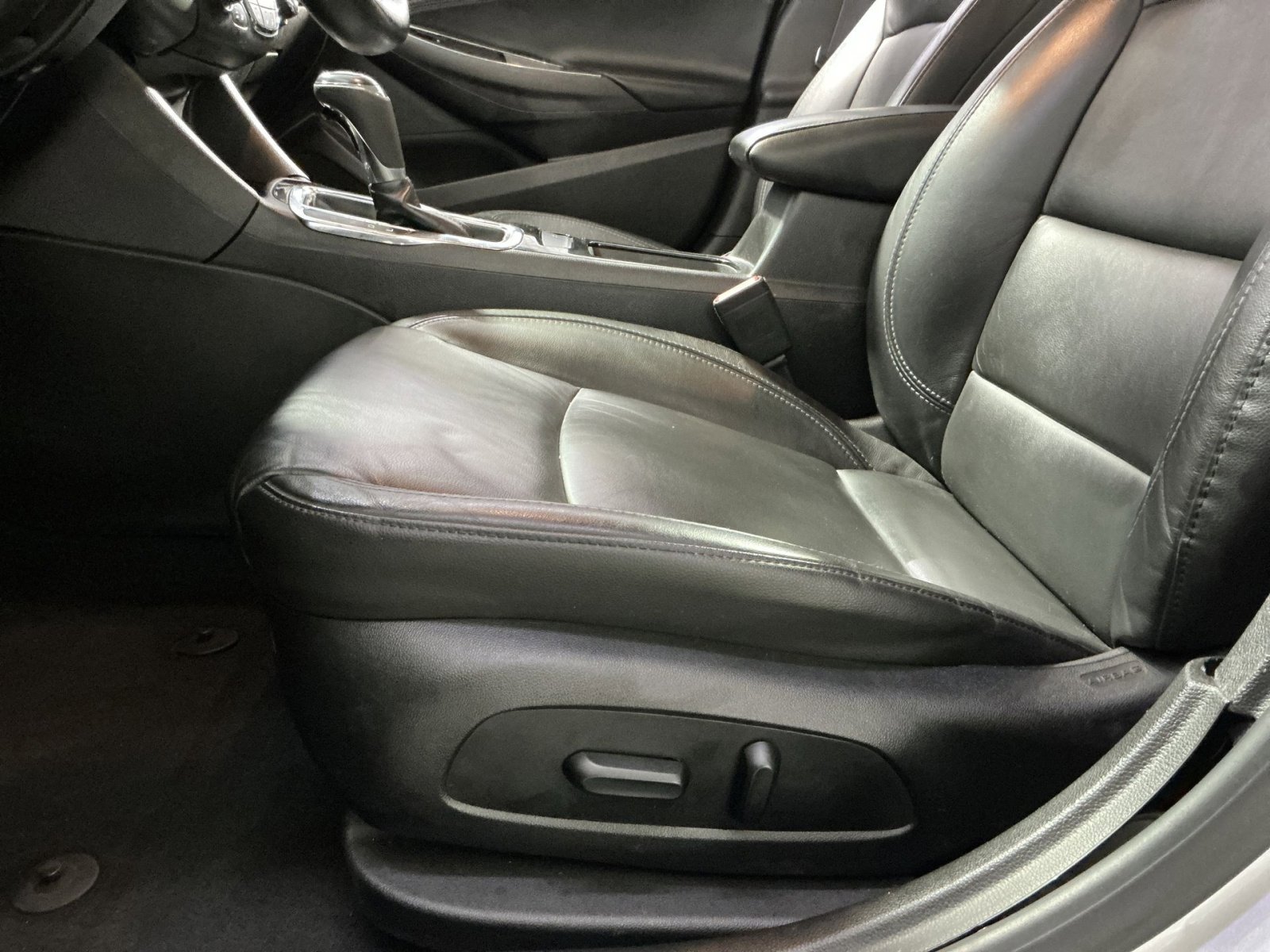 Used 2017 Chevrolet Cruze Premier image 22