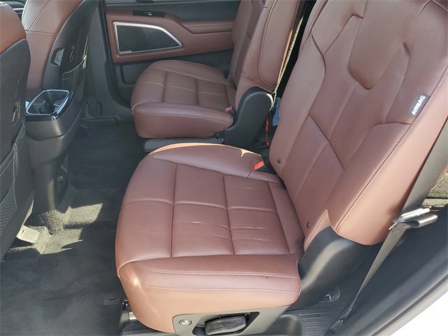 Used 2024 Kia Telluride EX w/ EX Captain's Chair Package image 12