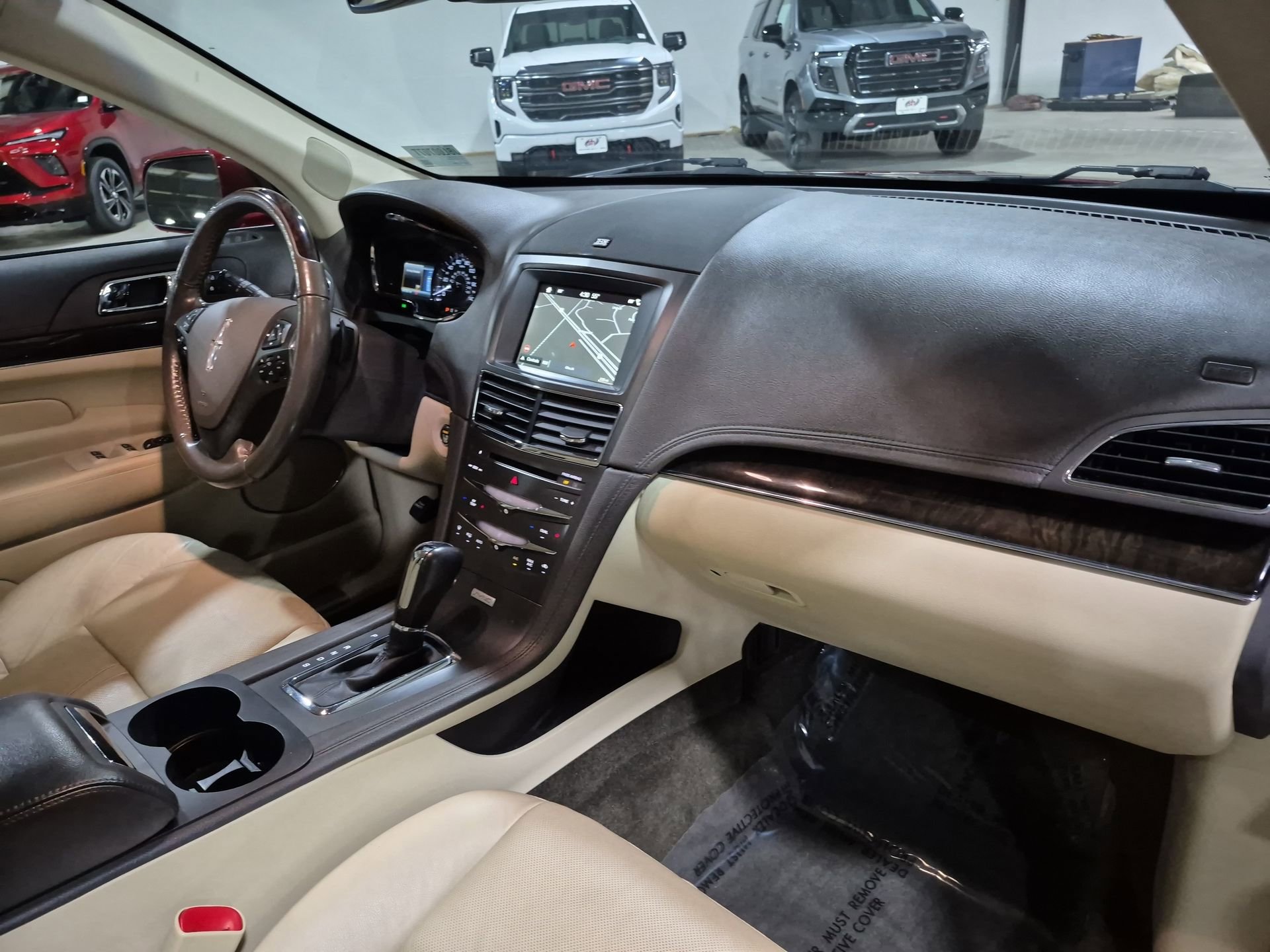 Used 2018 Lincoln MKT AWD image 31