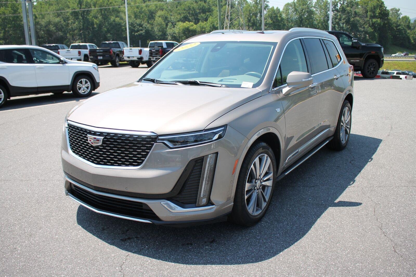 Used 2022 Cadillac XT6 Premium Luxury w/ Technology Package FWD image 4