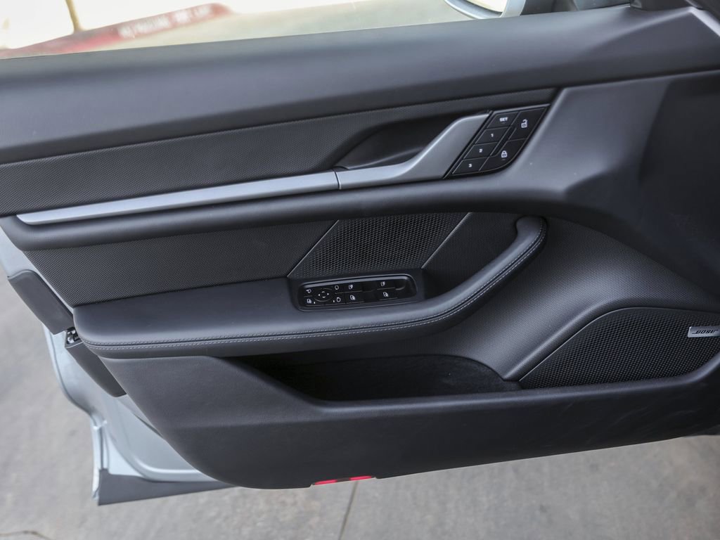 Certified 2025 Porsche Taycan image 31