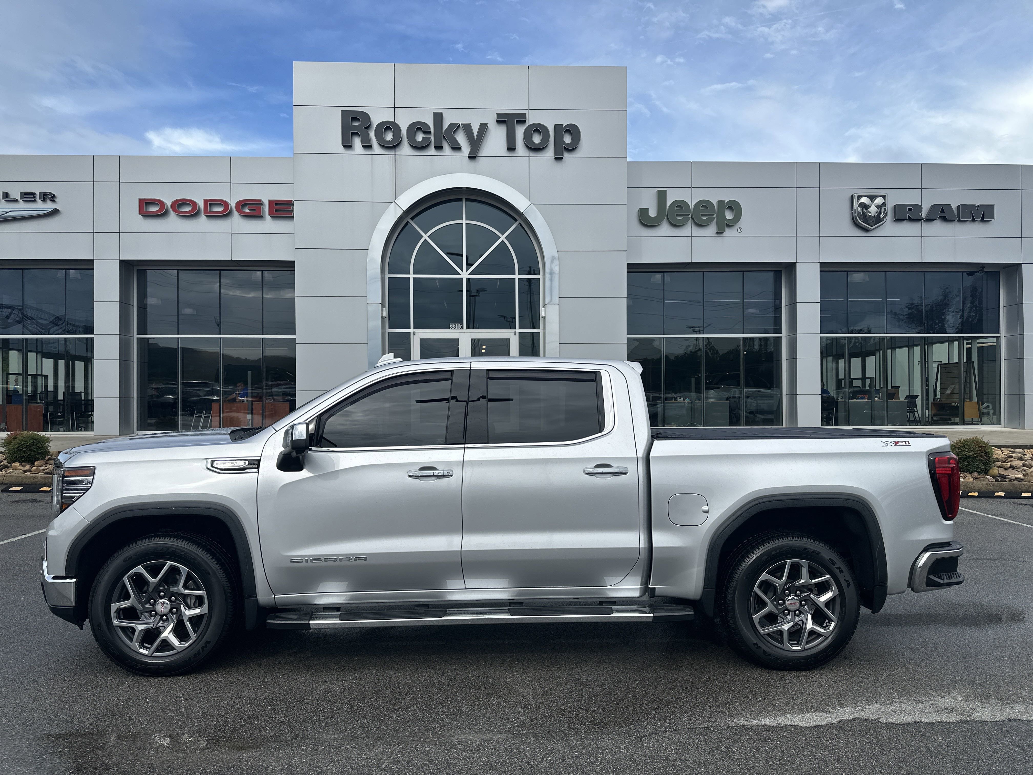 Used 2022 GMC Sierra 1500 SLT w/ SLT Premium Plus Package
