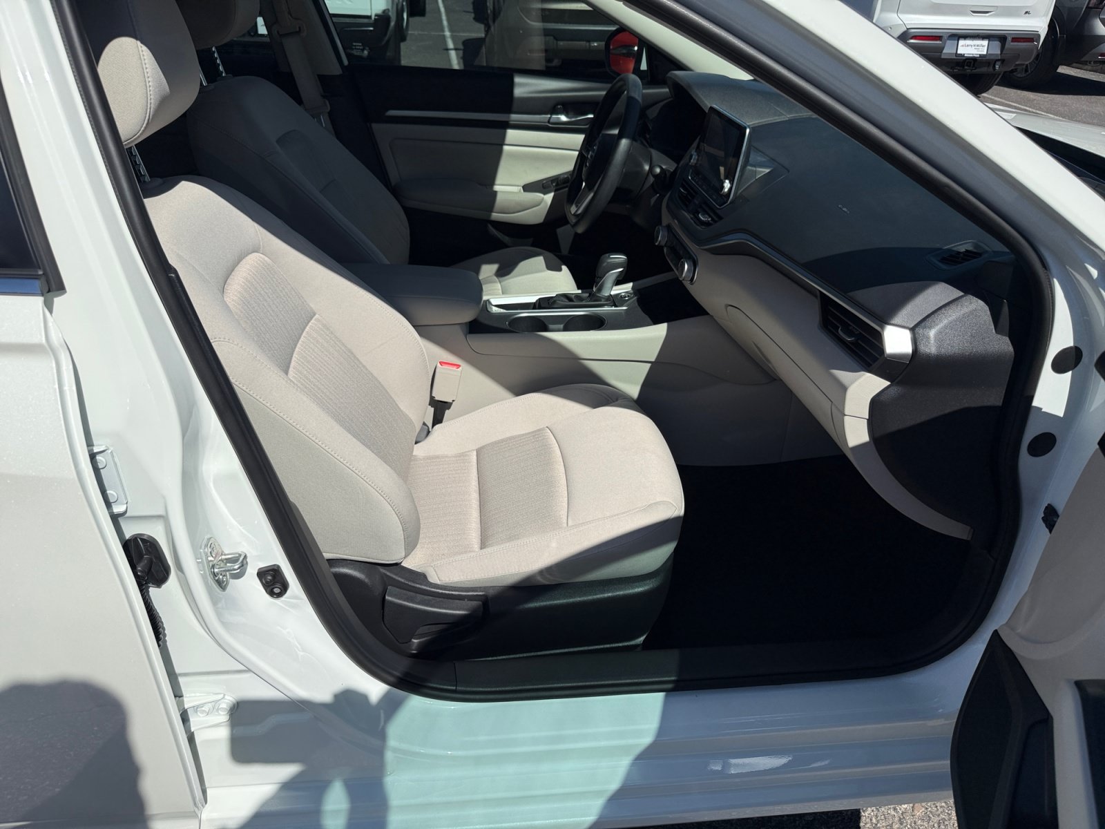 Used 2022 Nissan Altima 2.5 SV FWD image 30