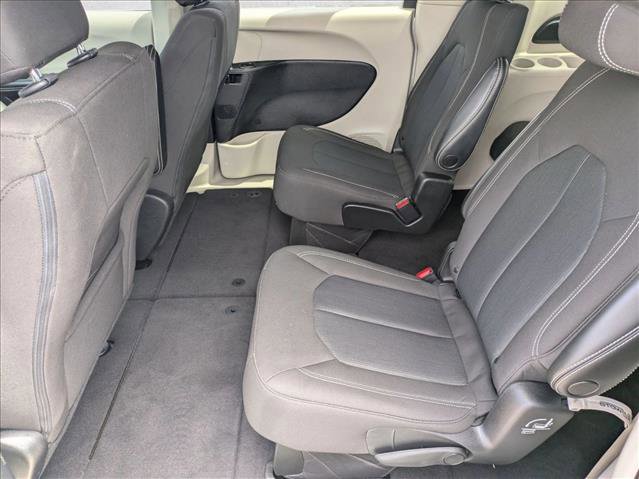 Used 2022 Chrysler Voyager LX FWD image 17