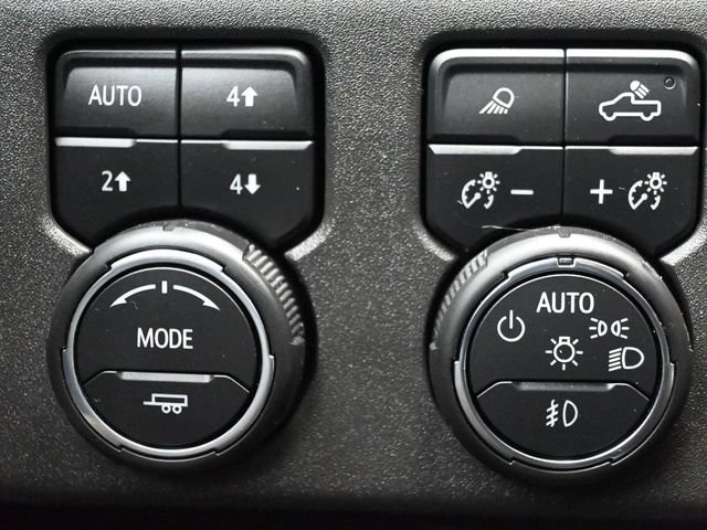 Used 2022 Chevrolet Silverado 1500 ZR2 w/ Technology Package AWD/4WD image 28