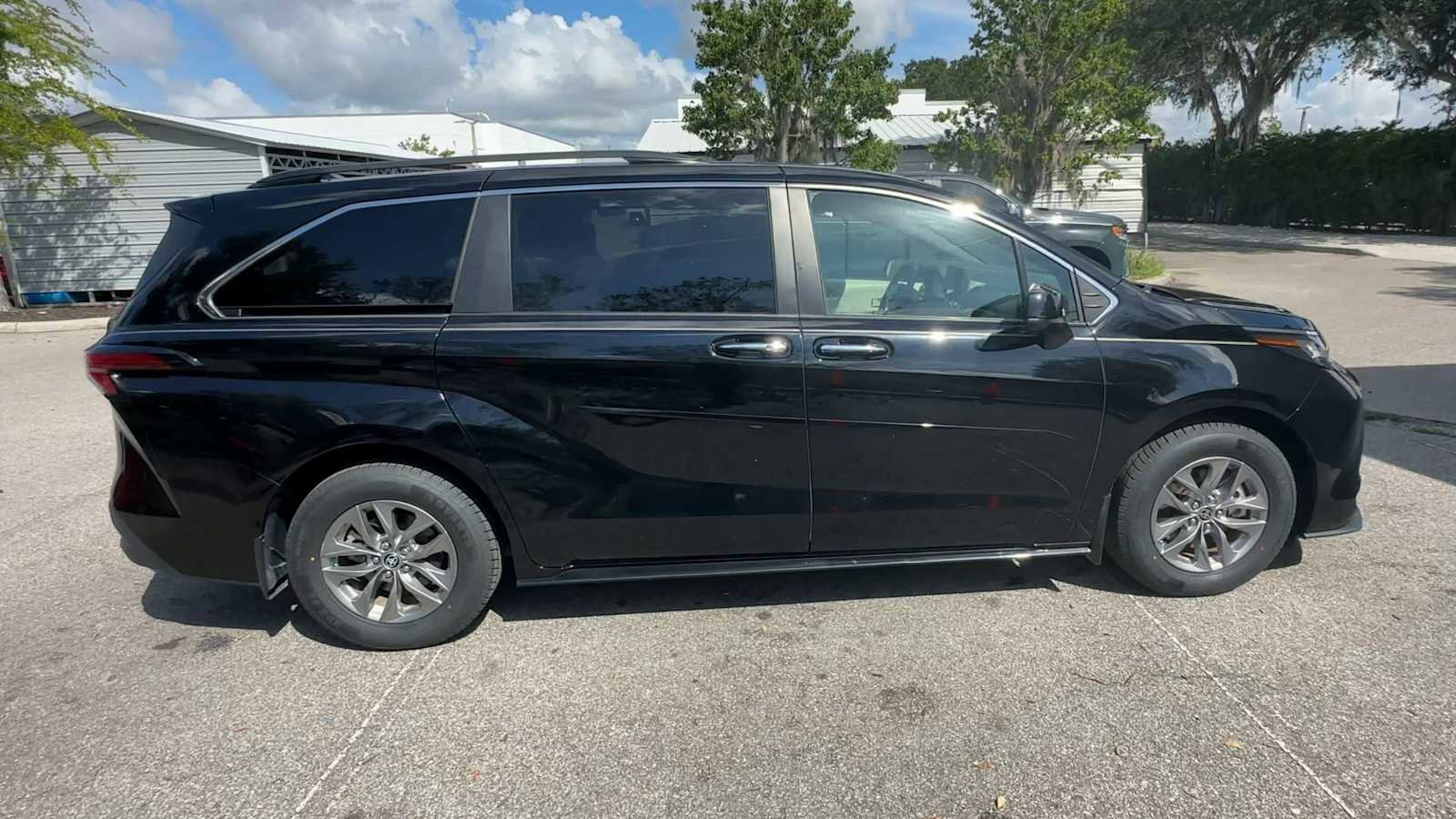 Used 2022 Toyota Sienna XLE FWD image 9