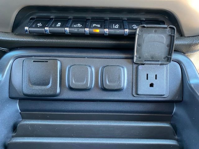 Used 2018 GMC Sierra 2500 Denali w/ Duramax Plus Package AWD/4WD image 40