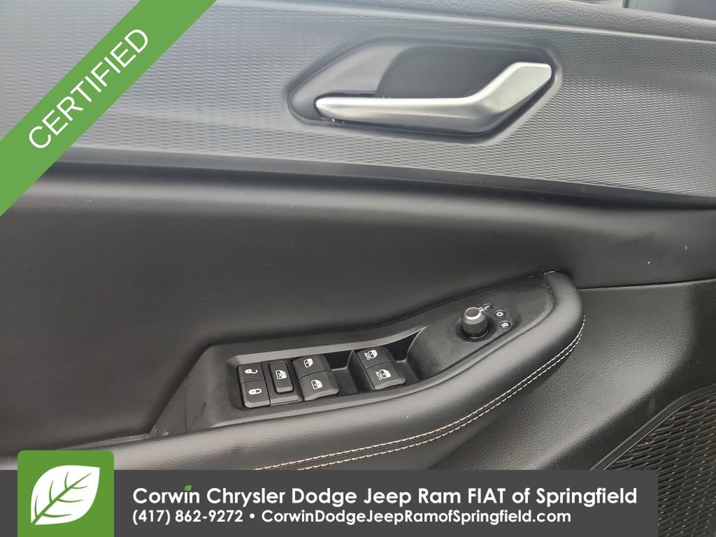 Used 2023 Jeep Grand Cherokee Laredo AWD/4WD image 20