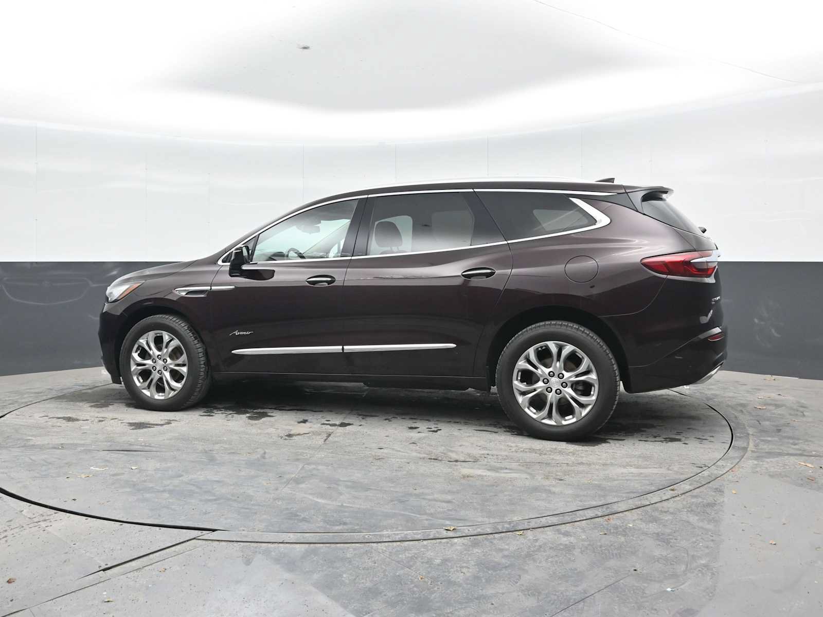 Used 2020 Buick Enclave Avenir w/ Avenir Technology Package AWD/4WD image 3