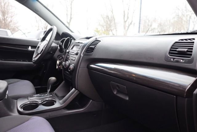 Used 2012 Kia Sorento LX w/ Third Row Pkg image 33