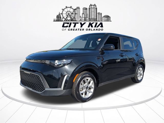 Certified 2025 Kia Soul LX w/ LX Technology Package FWD image 2