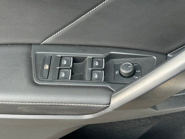 Certified 2022 Volkswagen Tiguan SE R-Line image 22
