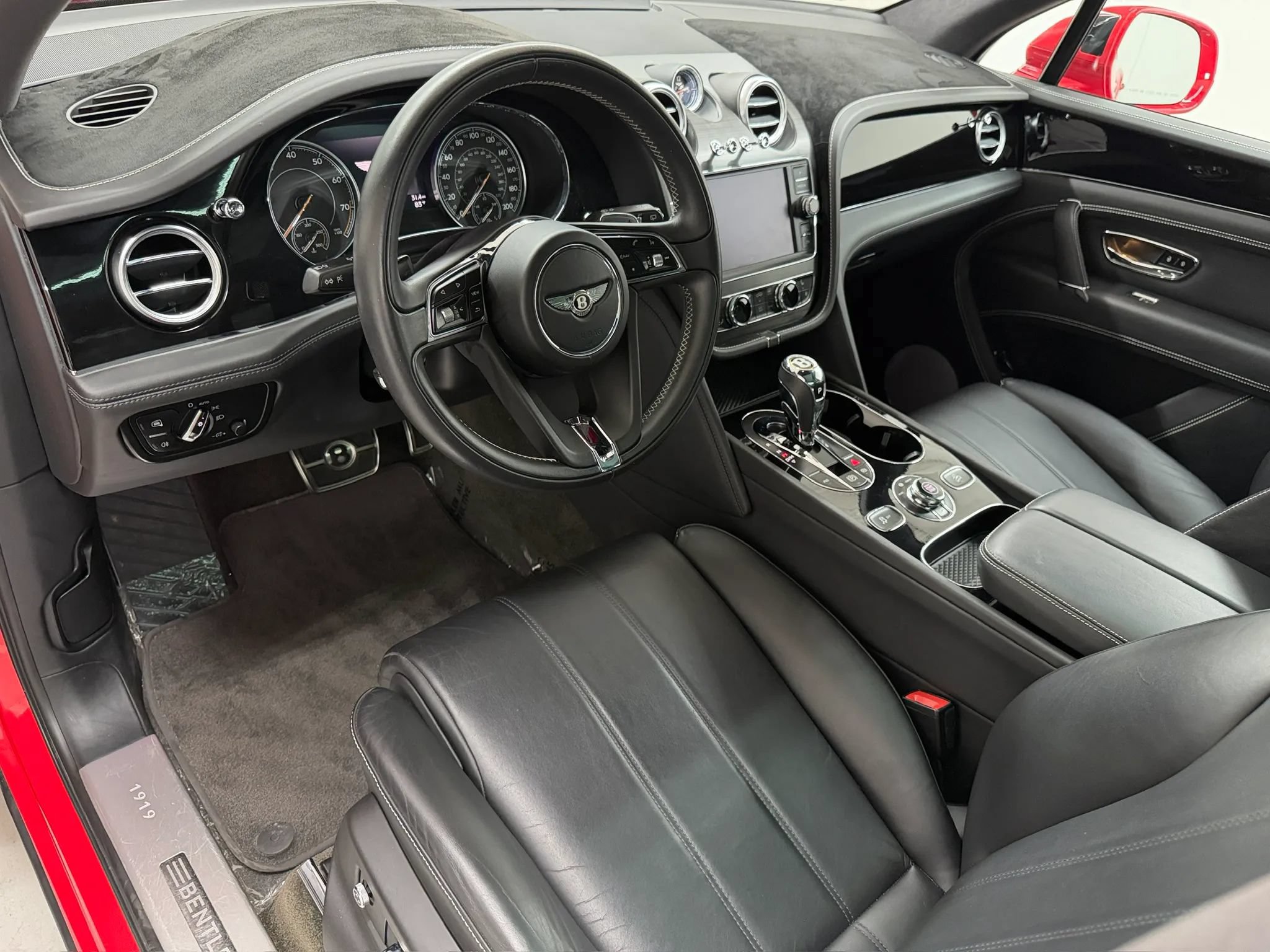 Used 2019 Bentley Bentayga AWD/4WD image 59