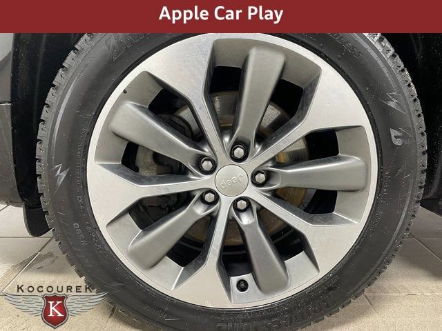 Used 2019 Jeep Cherokee Overland image 8