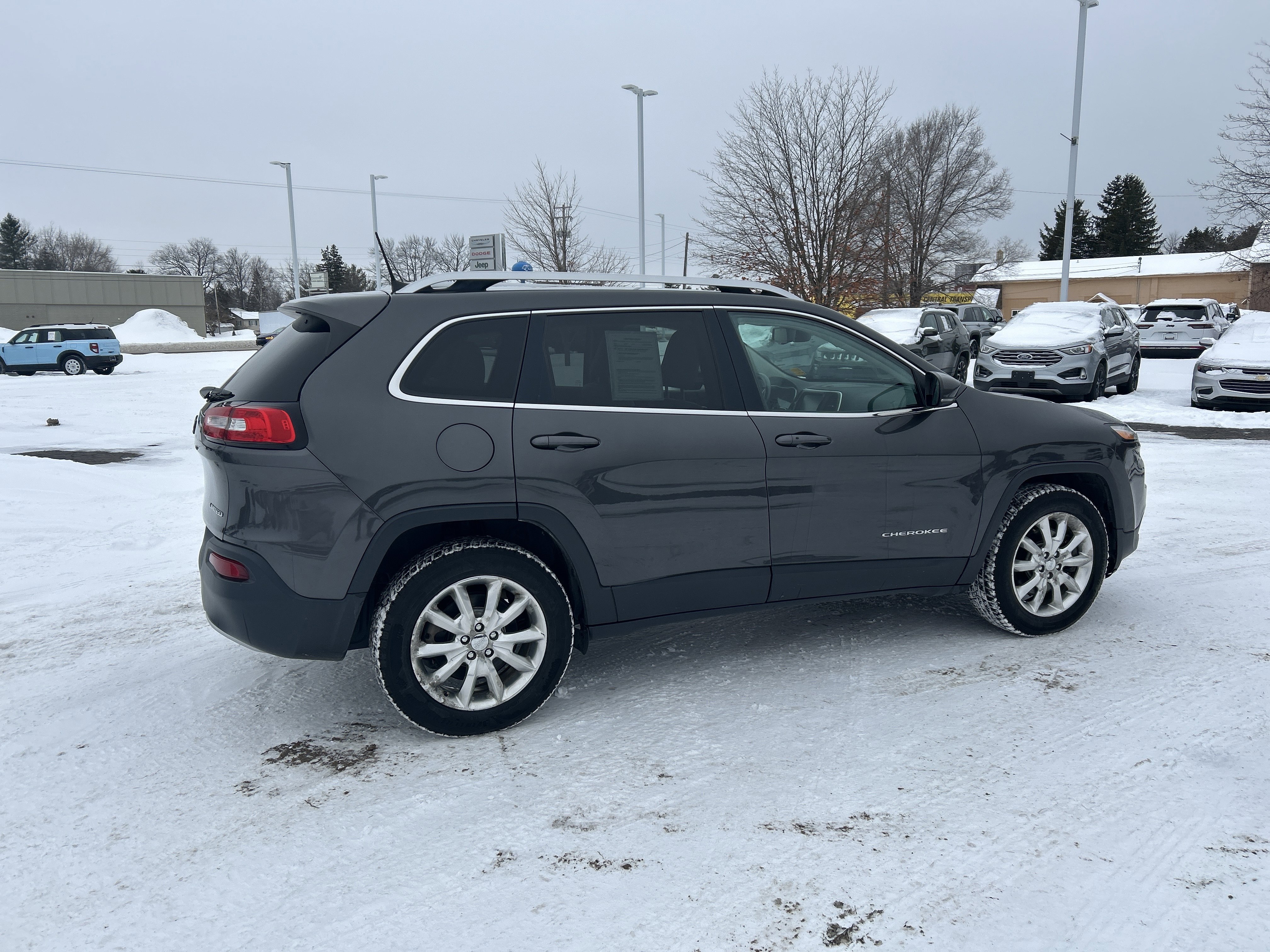 Used 2017 Jeep Cherokee Limited image 3