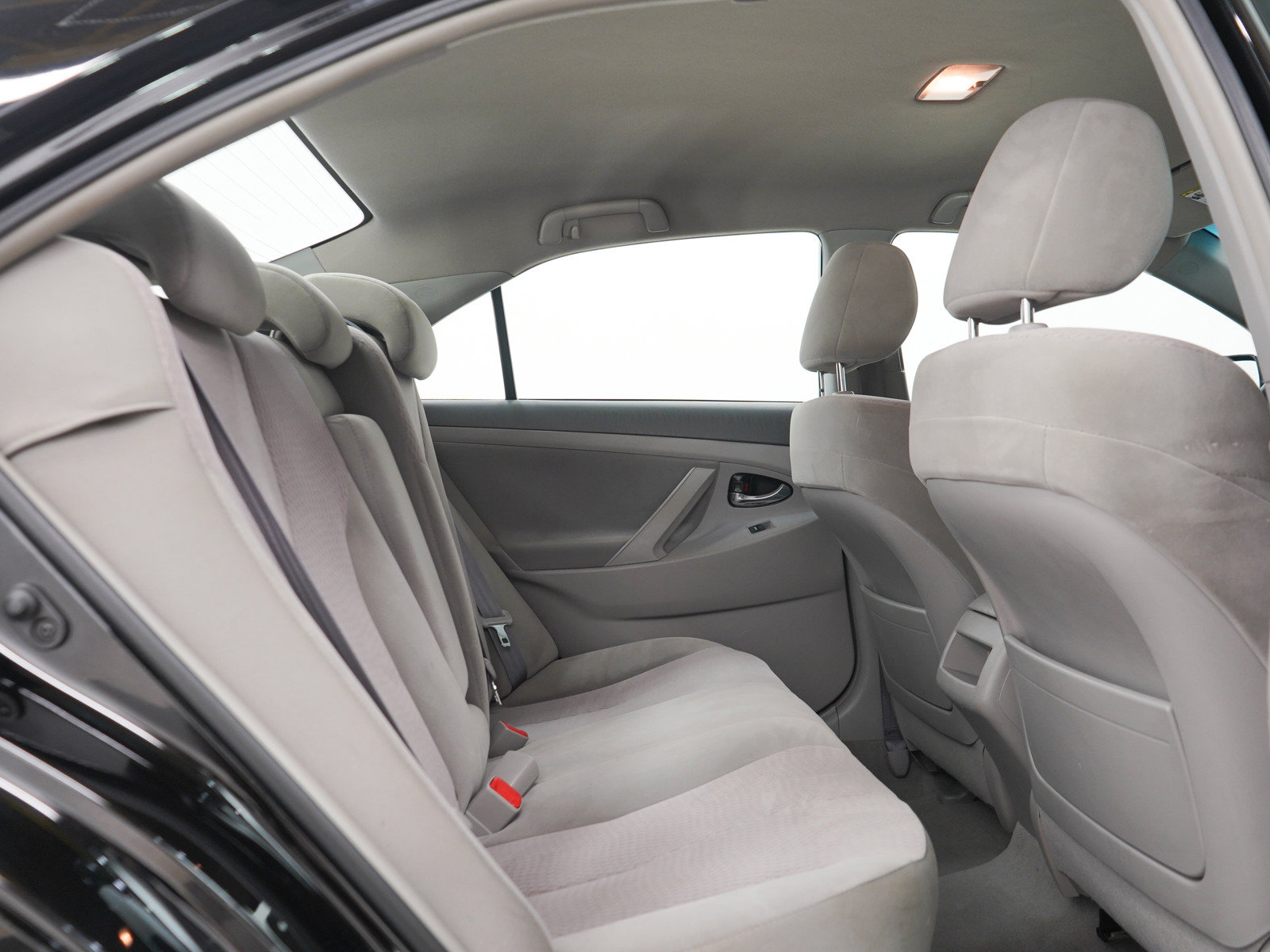 Used 2010 Toyota Camry LE FWD image 12