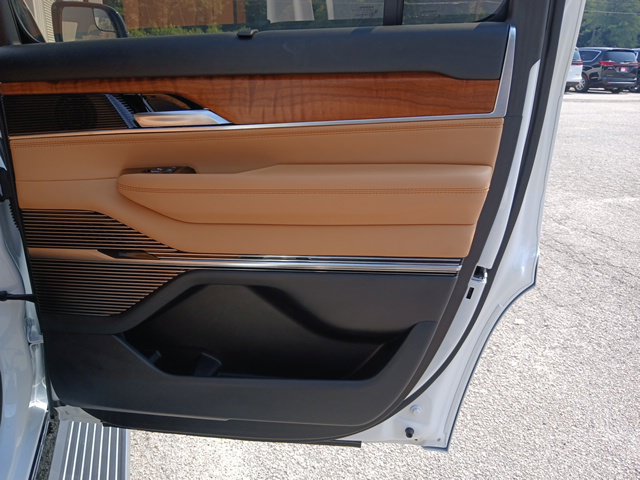 Used 2024 Jeep Grand Wagoneer Series III w/ Rear Seat Video Group 1 AWD/4WD image 40