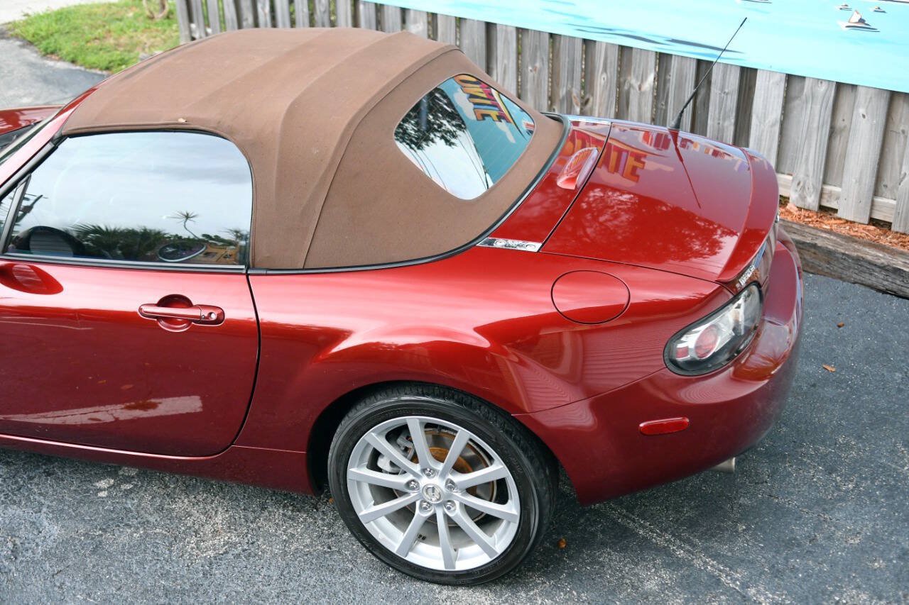 Used 2006 MAZDA MX-5 Miata Grand Touring w/ Premium Pkg RWD image 10