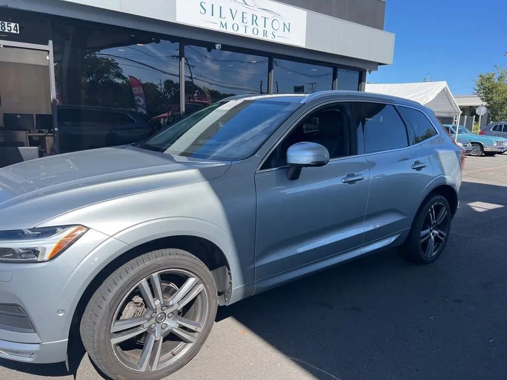 Used 2018 Volvo XC60 T5 Momentum w/ Advanced Package image 2