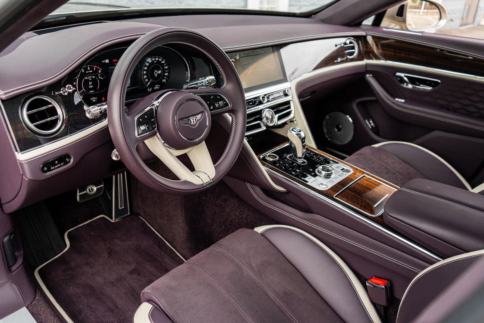 Certified 2025 Bentley Flying Spur Plug-In Hybrid image 29