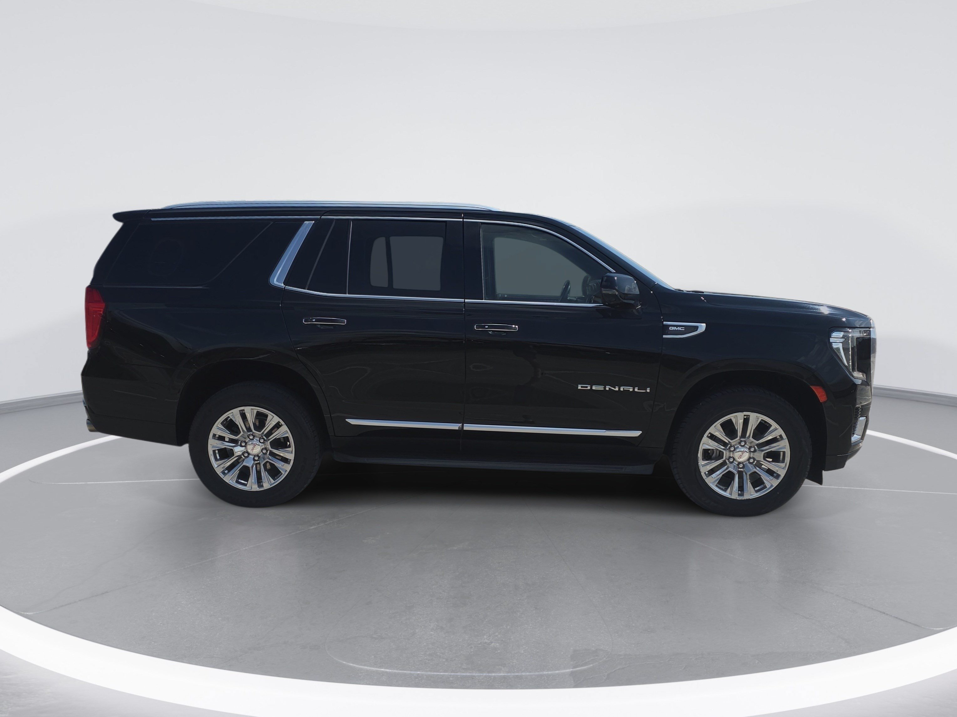 Used 2024 GMC Yukon Denali AWD/4WD image 2