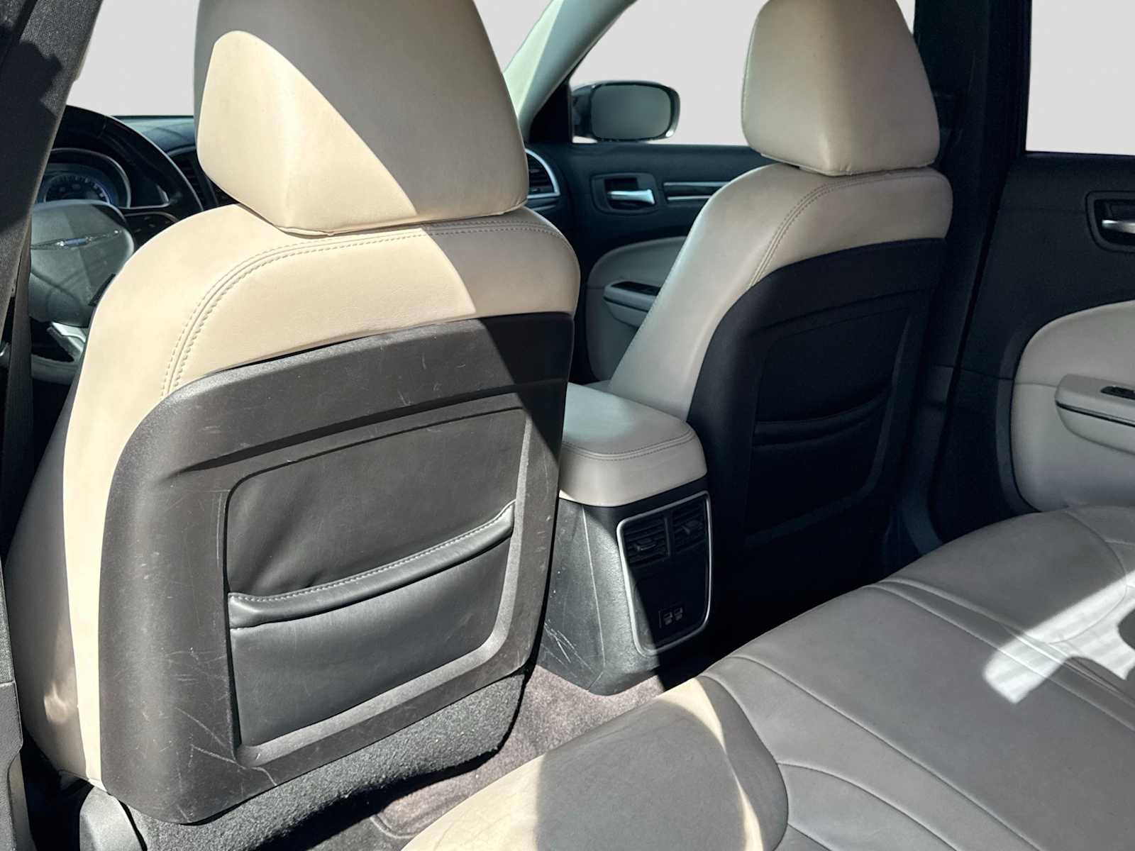 Used 2017 Chrysler 300 Limited RWD image 17