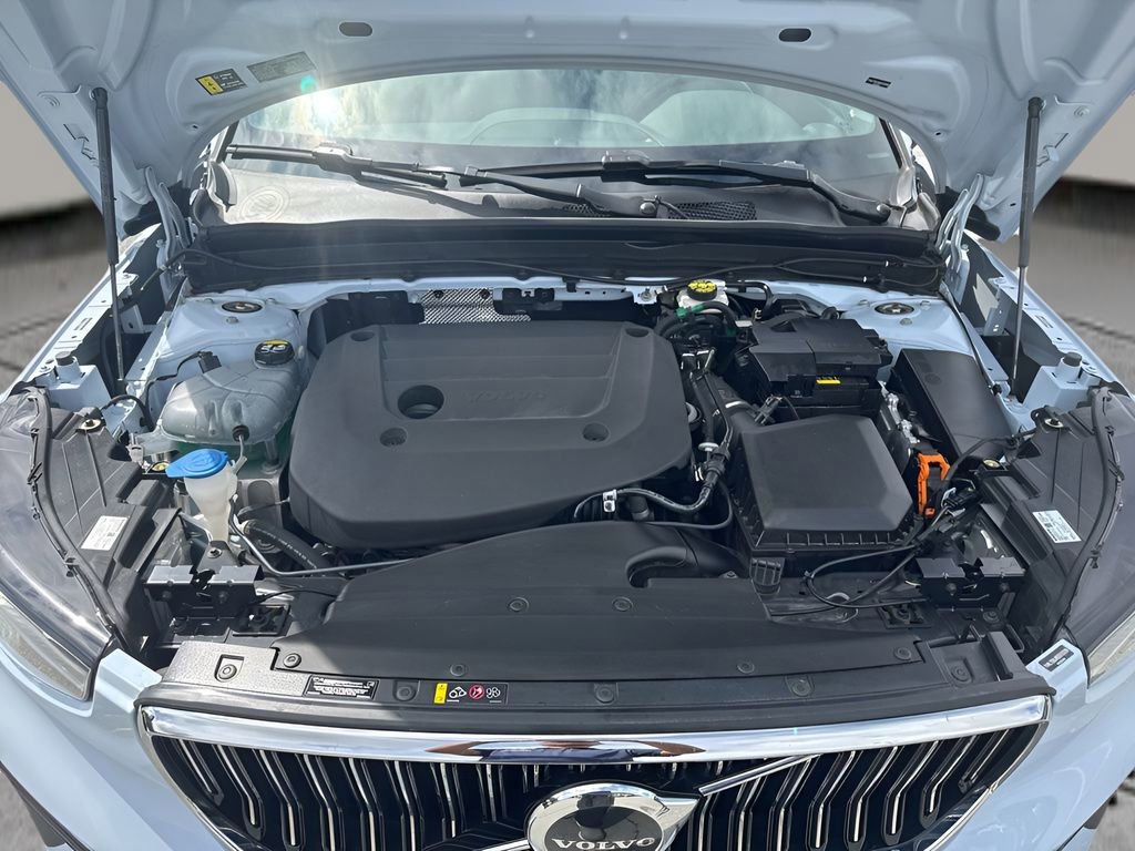 Used 2025 Volvo XC40 B5 Core AWD/4WD image 31