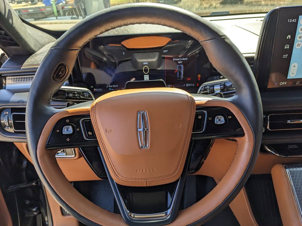 Used 2025 Lincoln Aviator Black Label AWD/4WD image 31