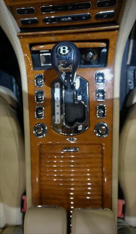 Used 2007 Bentley Azure image 22