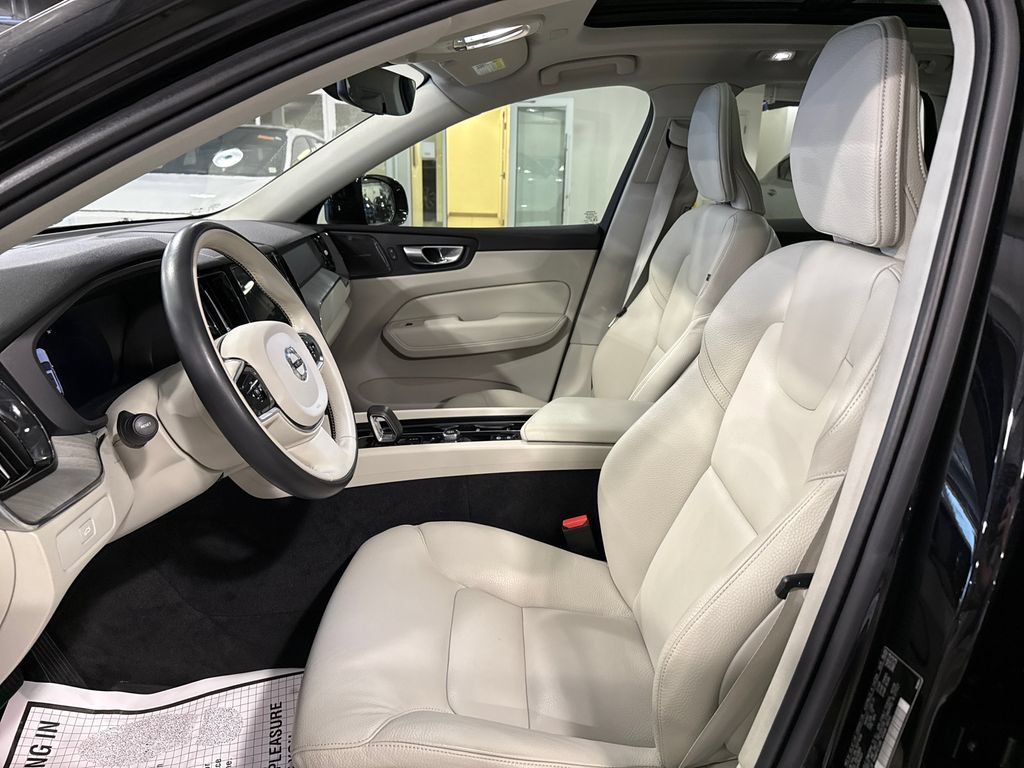 Certified 2024 Volvo XC60 B5 Plus w/ Protection Package Premier AWD/4WD image 10