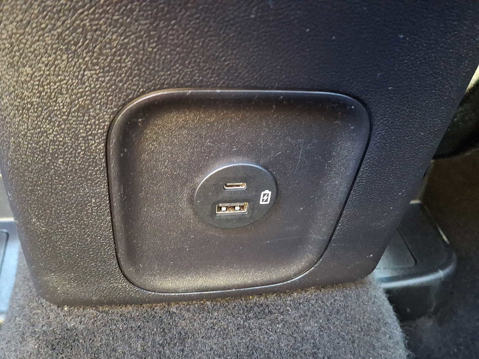 Used 2022 Ford Escape Titanium w/ Class II Trailer Tow Package image 11