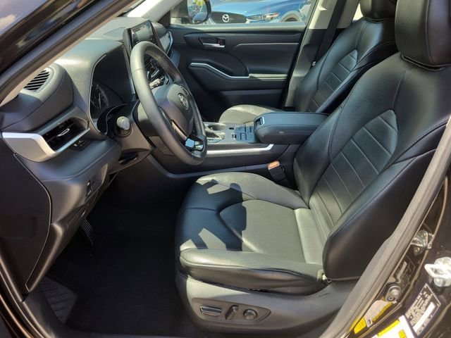 Used 2021 Toyota Highlander XLE AWD/4WD image 21
