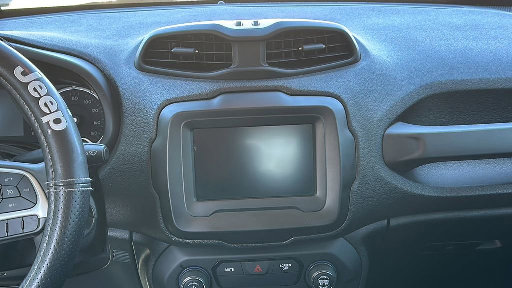 Used 2018 Jeep Renegade Latitude image 19