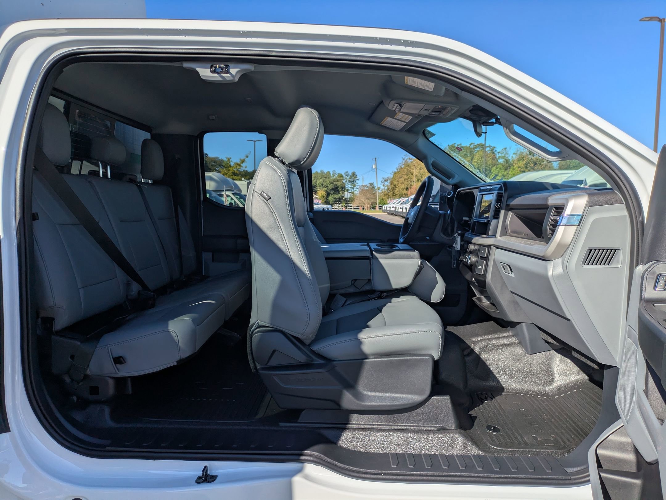 New 2026 Ford F550 4x4 Supercab Super Duty image 31
