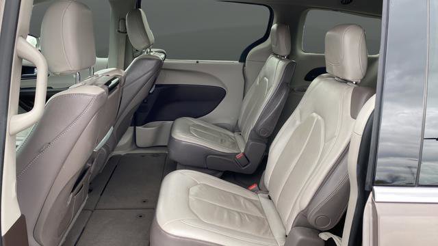 Used 2017 Chrysler Pacifica Touring-L Plus w/ Advanced Safetytec Group FWD image 24