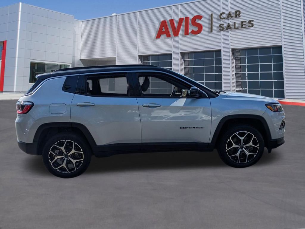 Used 2025 Jeep Compass Limited AWD/4WD image 5