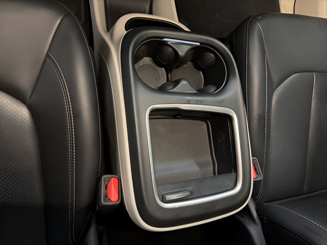 Used 2024 Chrysler Pacifica Limited FWD image 19