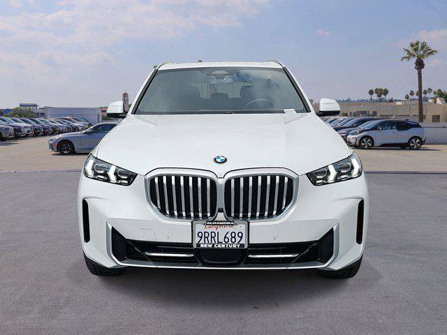 Used 2025 BMW X5 sDrive40i w/ Premium Package image 2