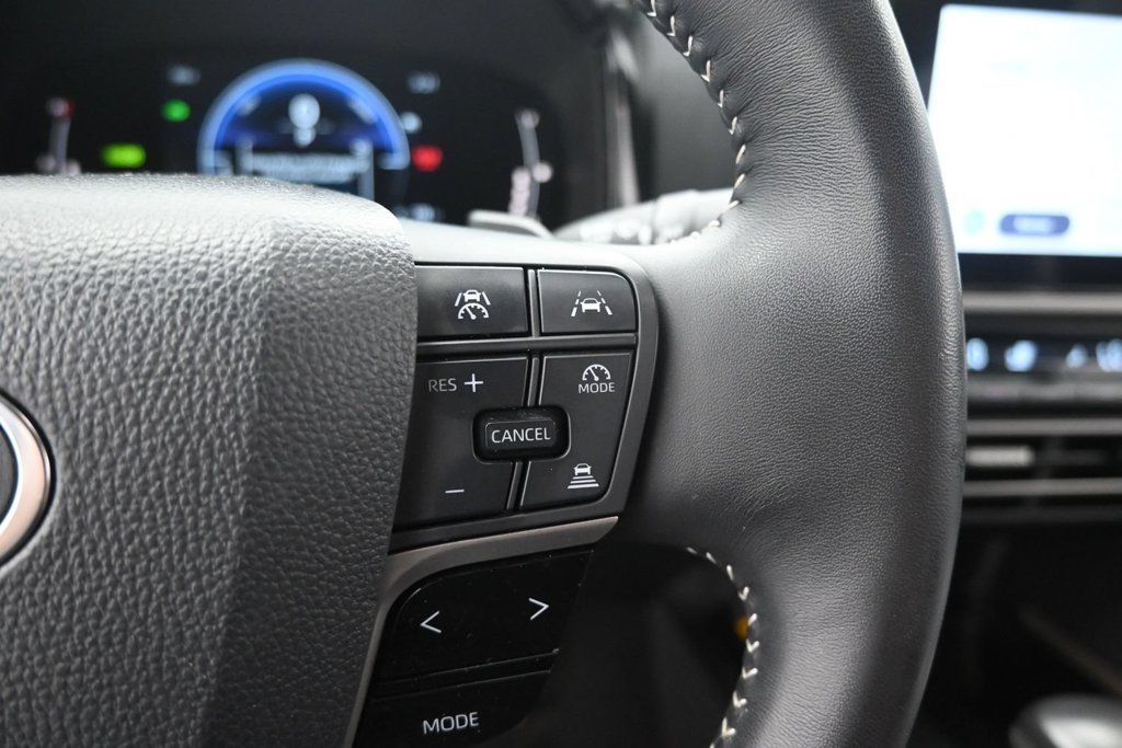 Used 2025 Toyota Camry SE FWD image 34