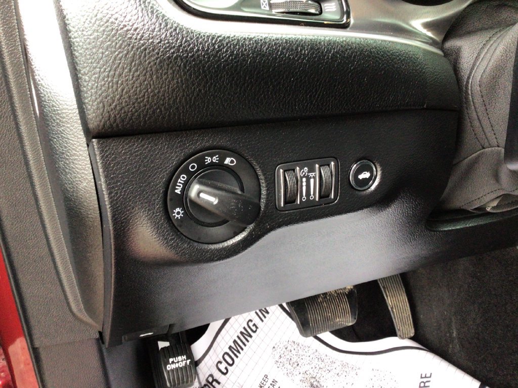 Used 2019 Dodge Challenger SXT RWD image 29