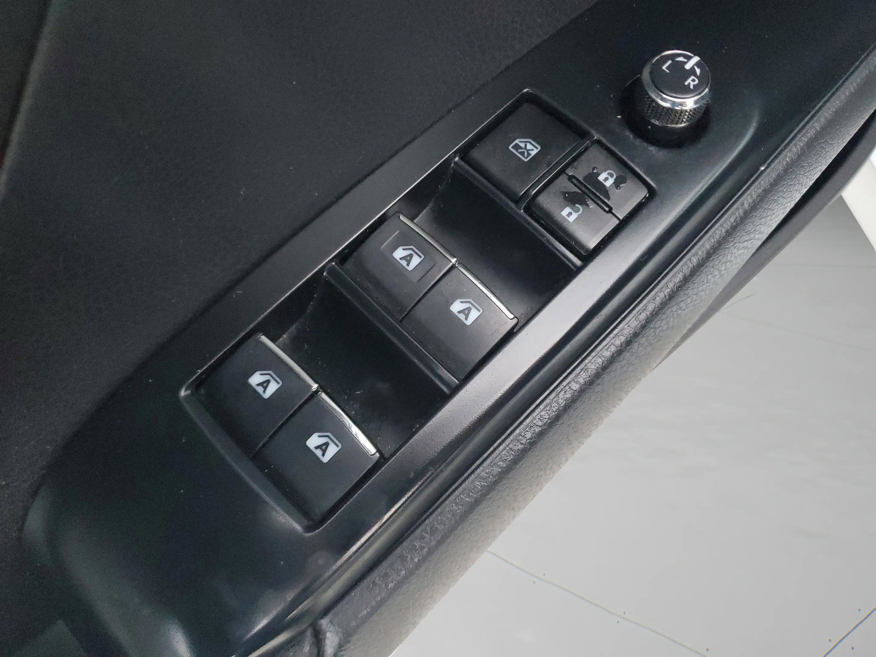 Used 2018 Toyota Camry XLE image 17