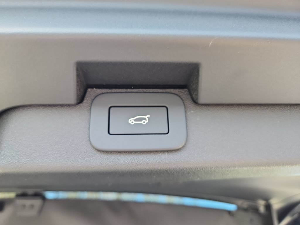 New 2026 Land Rover Discovery Limited Edition AWD/4WD image 14