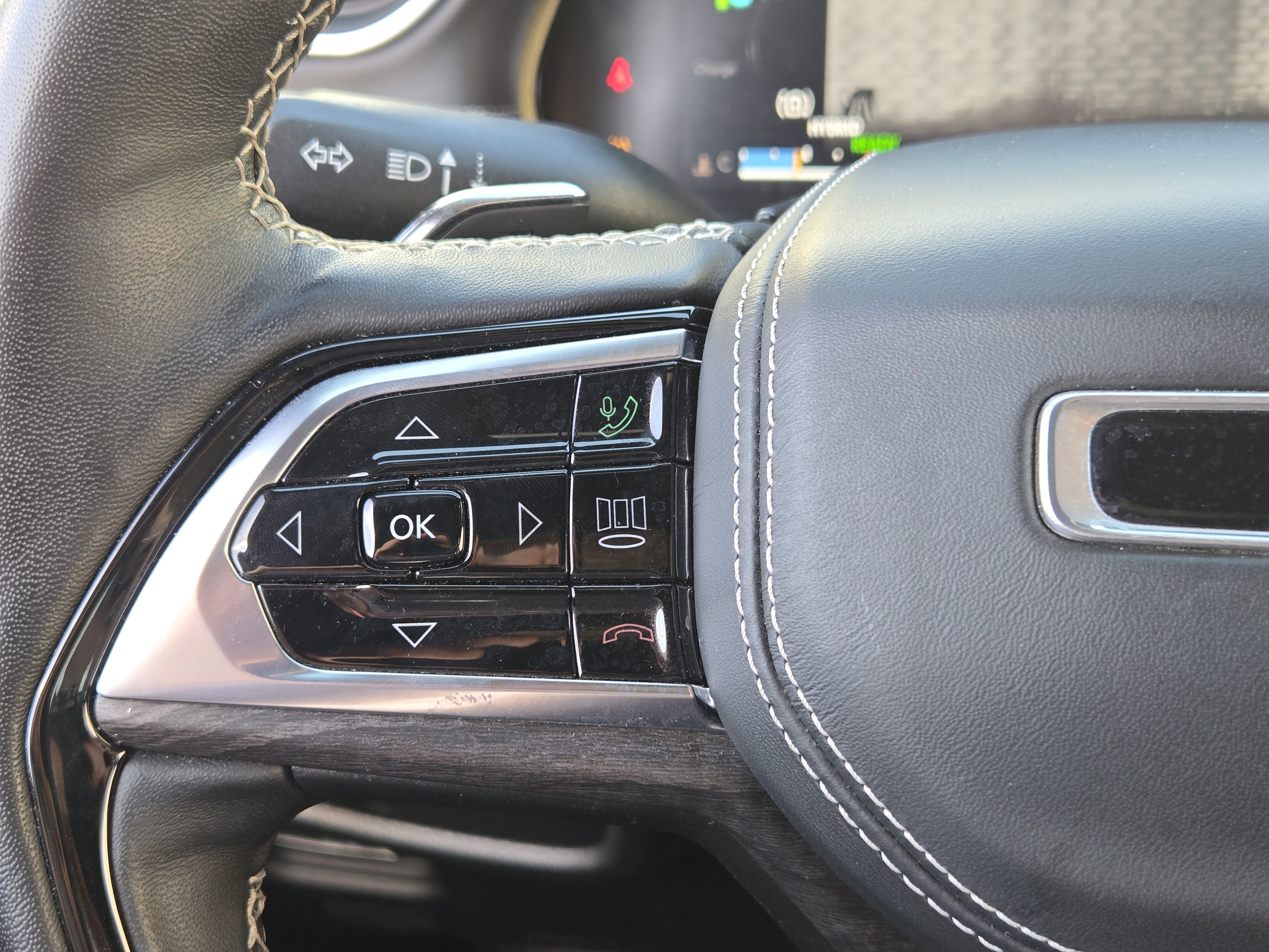 Used 2022 Jeep Grand Cherokee Overland w/ Advanced Protech Group III image 31