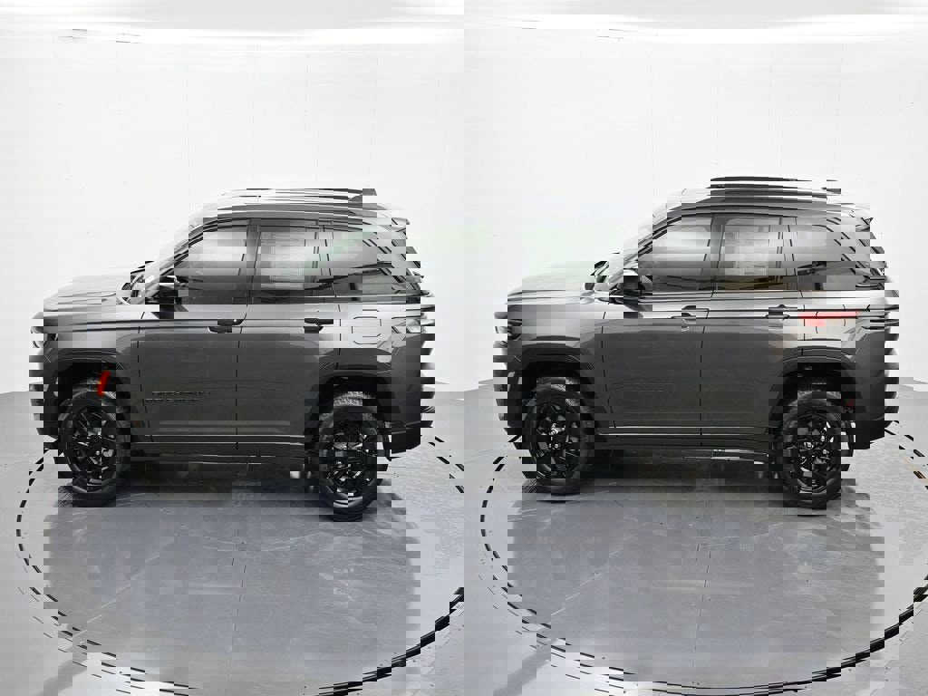 New 2025 Jeep Grand Cherokee Altitude image 36