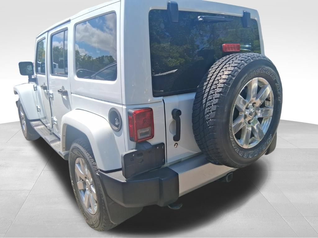 Used 2015 Jeep Wrangler Unlimited Sahara w/ Connectivity Group AWD/4WD image 7