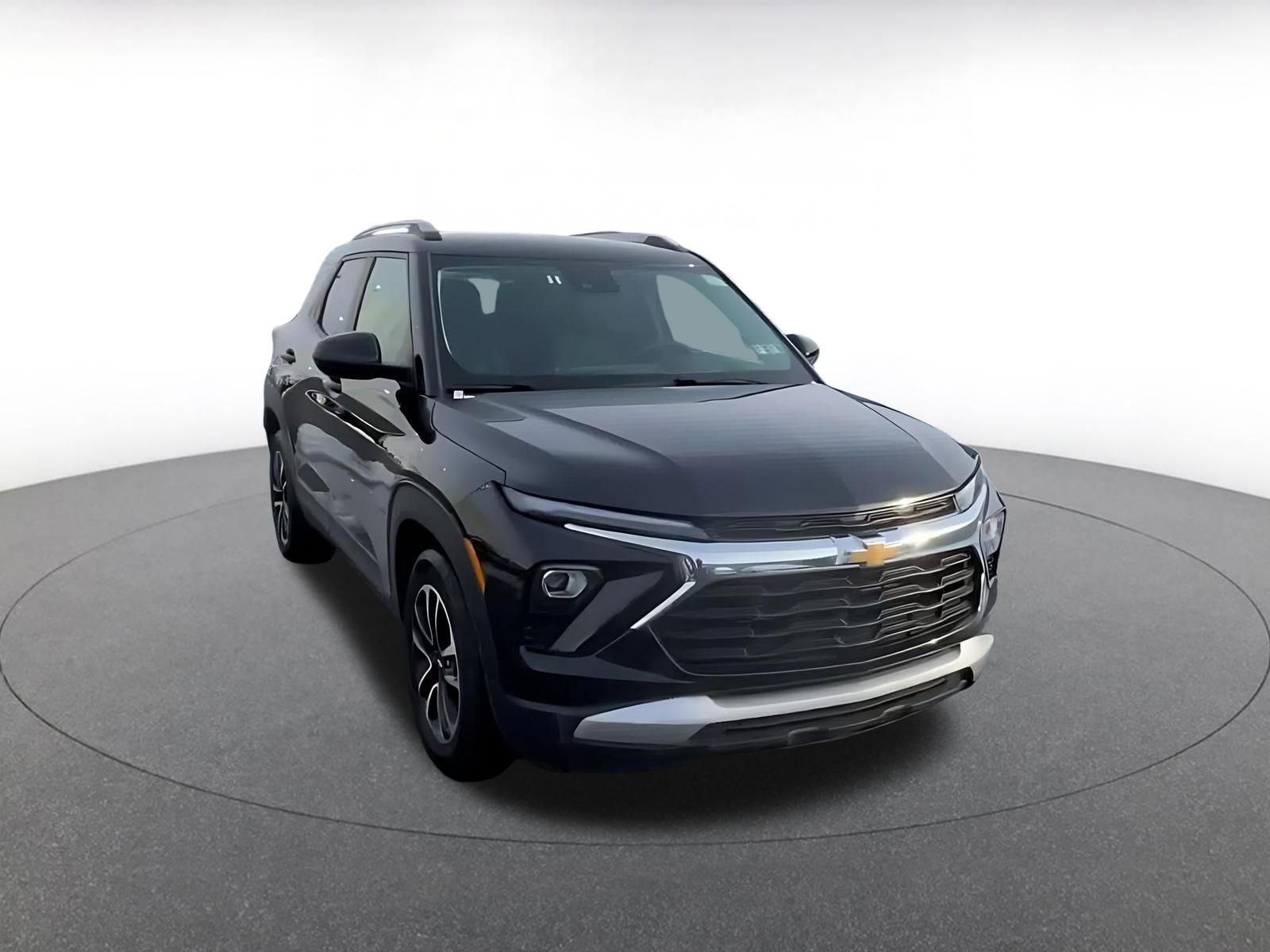 Used 2025 Chevrolet TrailBlazer LT image 3